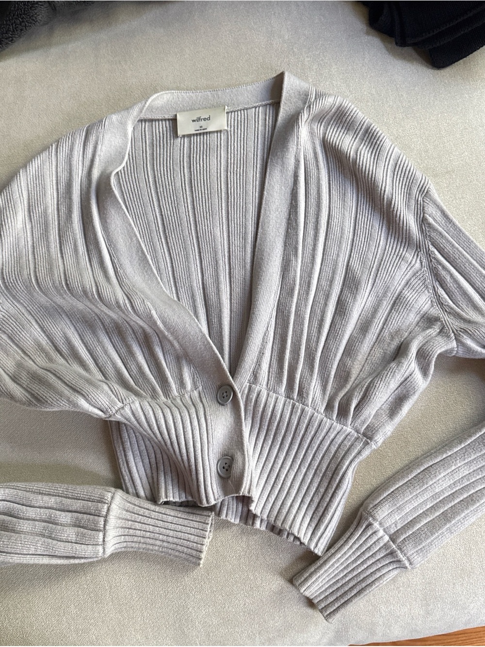 Aritzia deep plunge cardigan size xs